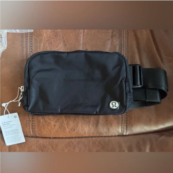 NWT Lululemon Everywhere Black Belt Bag Silver Drop + Grey Belt Bag Silver Drop - Picture 2 of 8